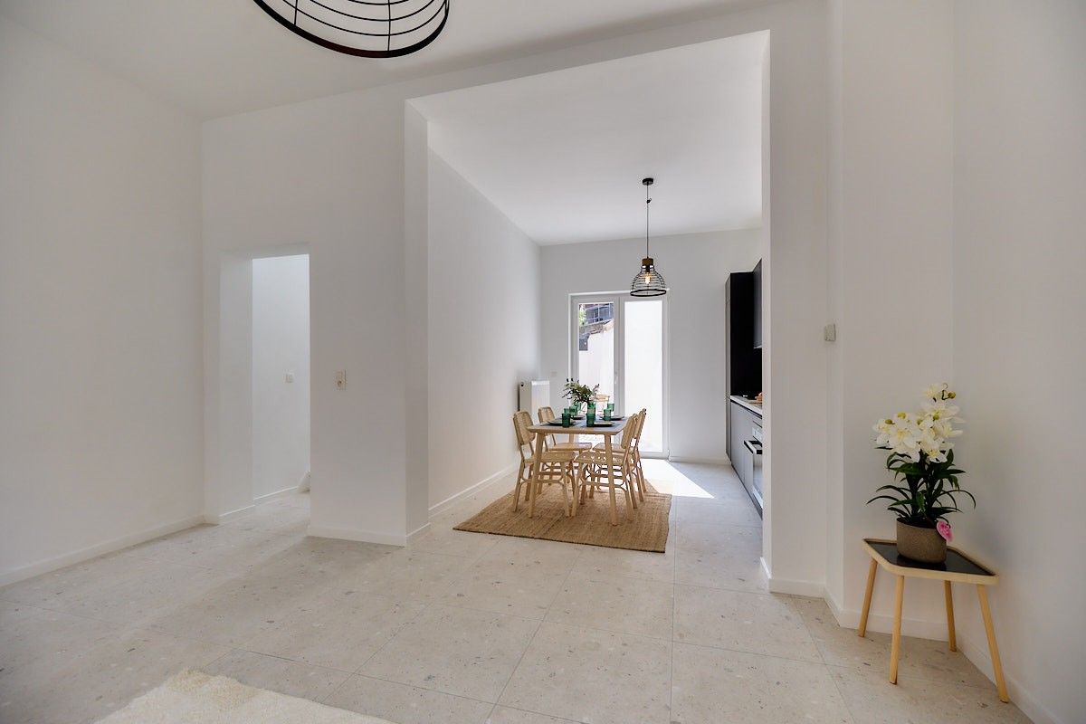 Vernieuwbouwwoning met 3 zeer ruime slaapkamers (20m²), bureau en stadstuin – instapklaar en energiezuinig foto 6