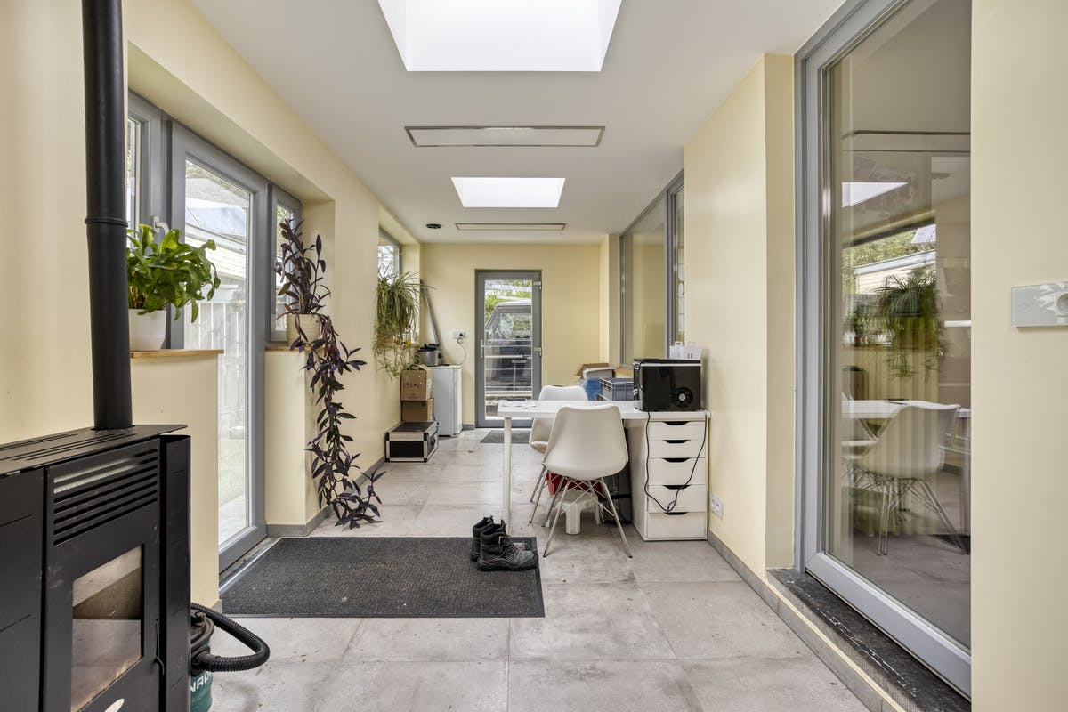 Huis met magazijn/kantoorruimte te koop in Assebroek  foto 8