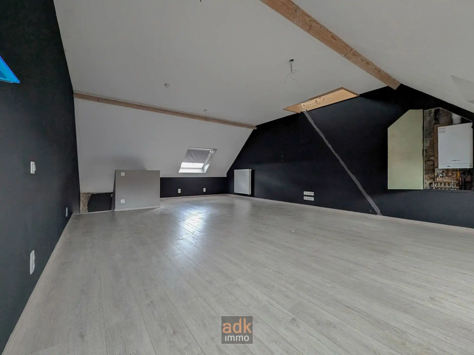 Herenhuis te koop met zuidwest gerichte tuin en parkeerplaats. Vernieuwd dak, nieuwe elektriciteit & nieuwe aardgas-CV foto 23