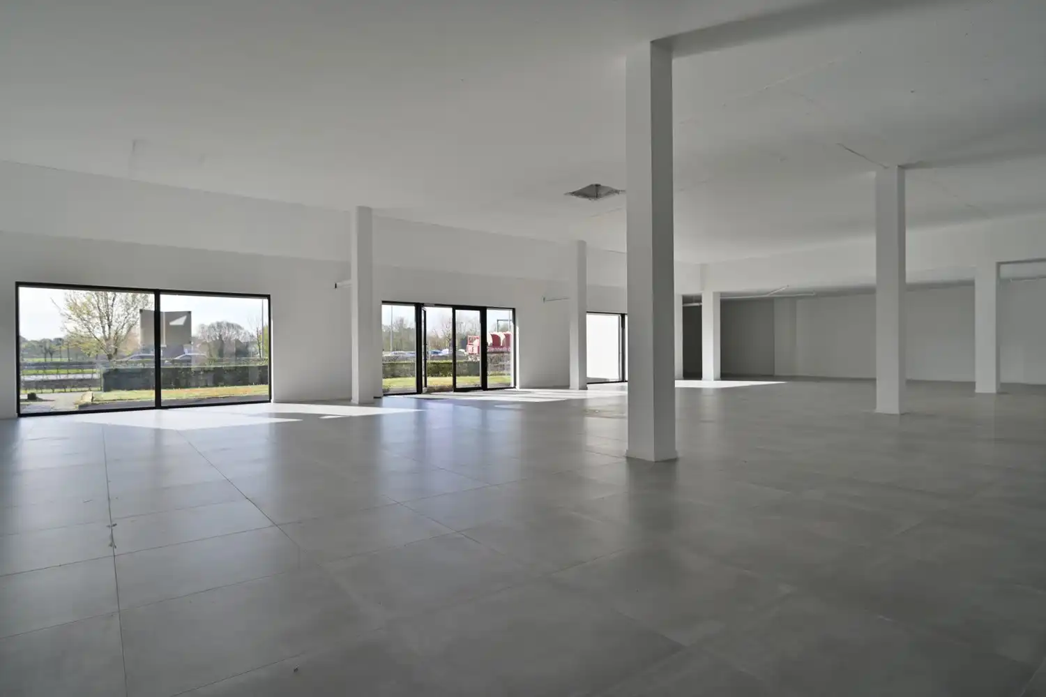 Unieke kans op topligging in Hasselt –  gelijkvloerse commerciële ruimte te koop (453 m²) foto 5