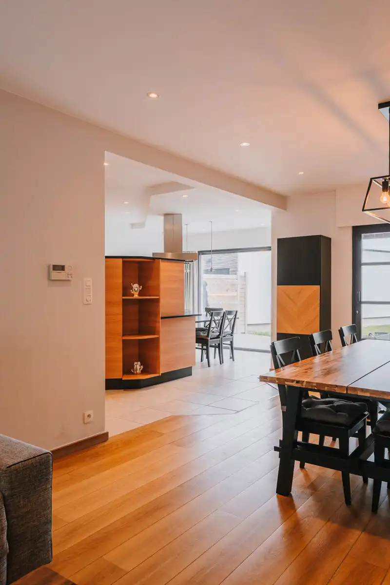 Ruime gezinswoning met 4 slaapkamers en bureau op toplocatie foto 8