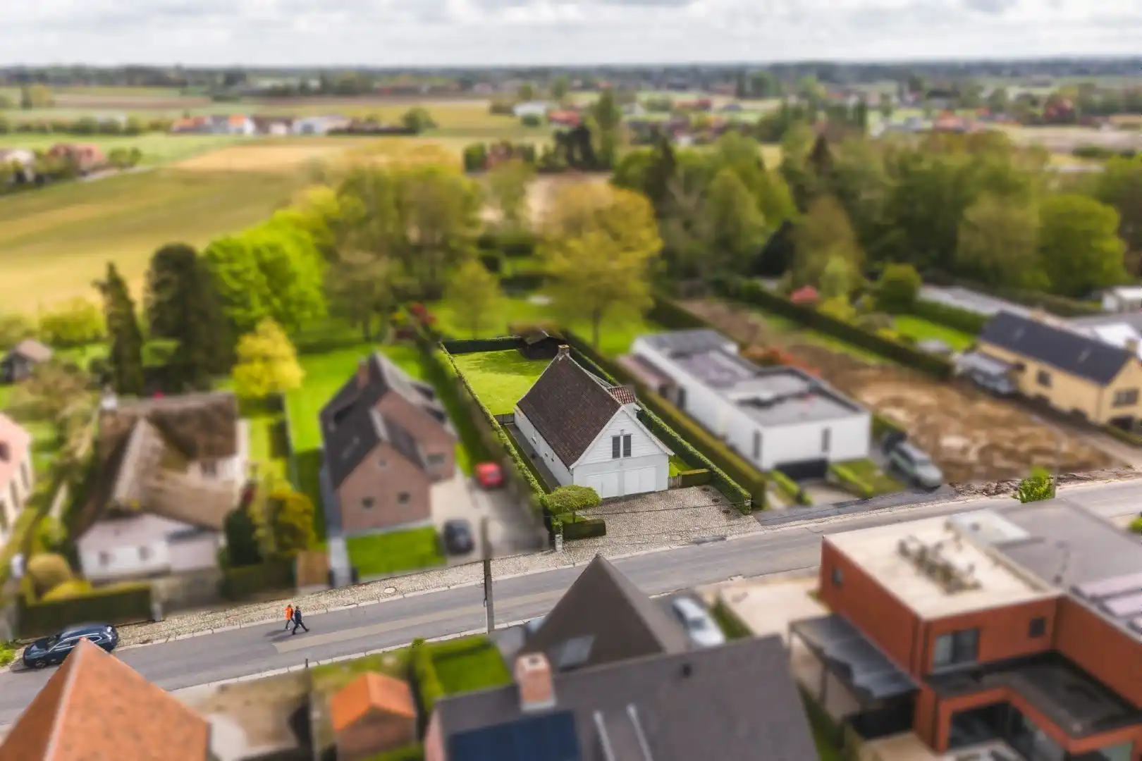 Villa met 3 kamers, 20 zonnepanelen en een dubbele garage op 800 m² foto 29