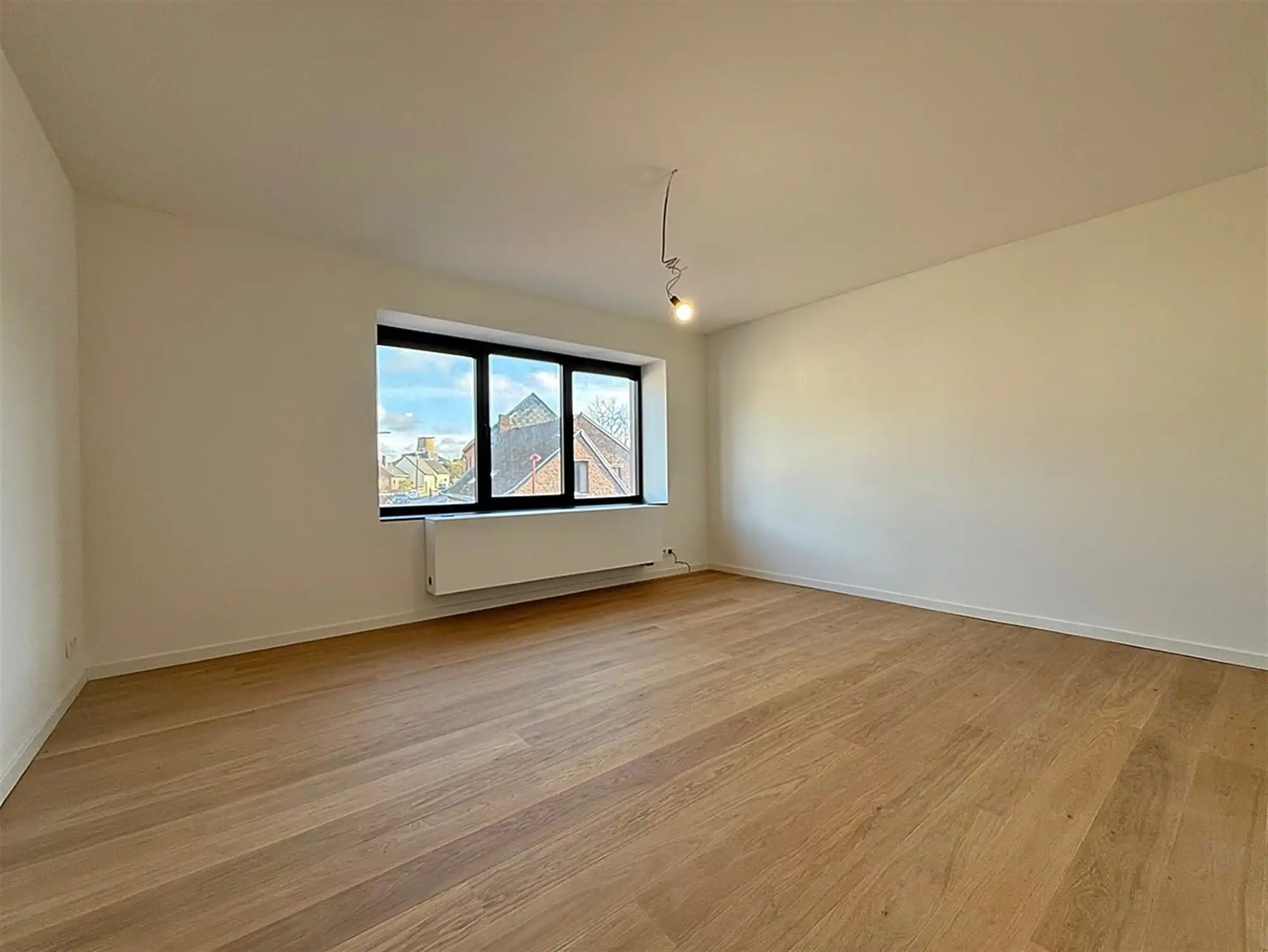 Ruime instapklare kwalitatief gerenoveerde WONING met 3 SLAAPKAMERS & TERRAS foto 15