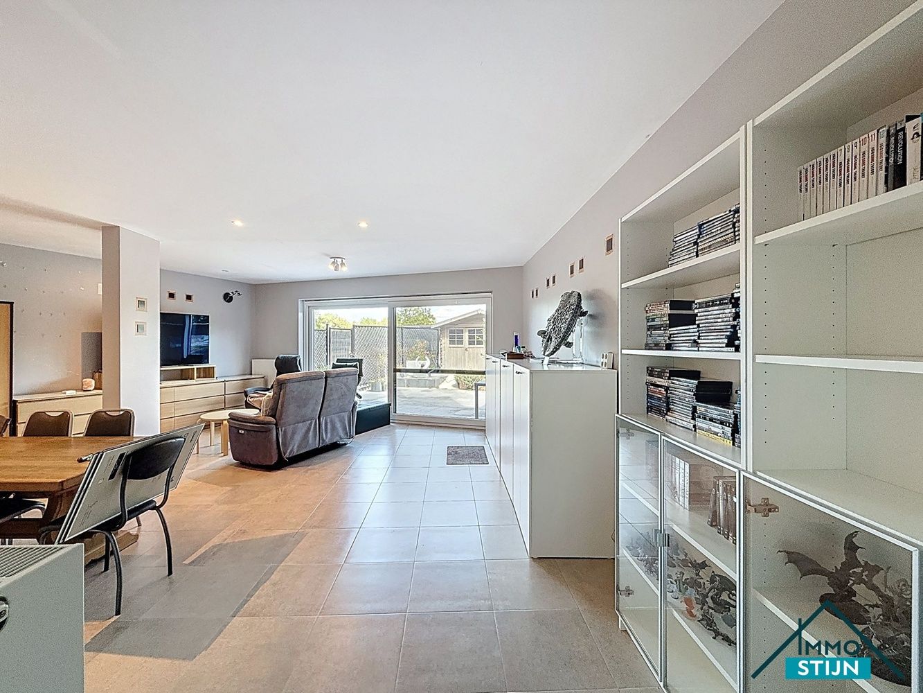 Gelijkvloers appartement met terras en tuin in centrum Zedelgem foto 4