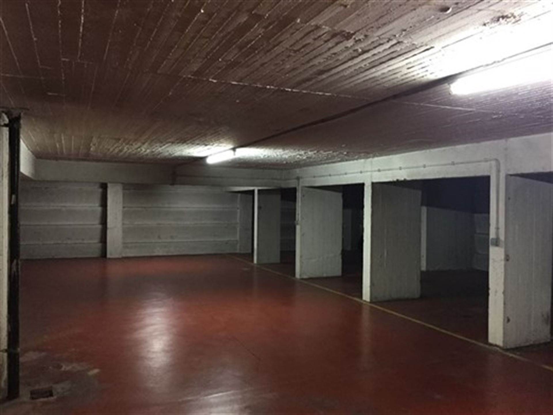 Lot van 5 autostaanplaatsen in de EU wijk  foto 5