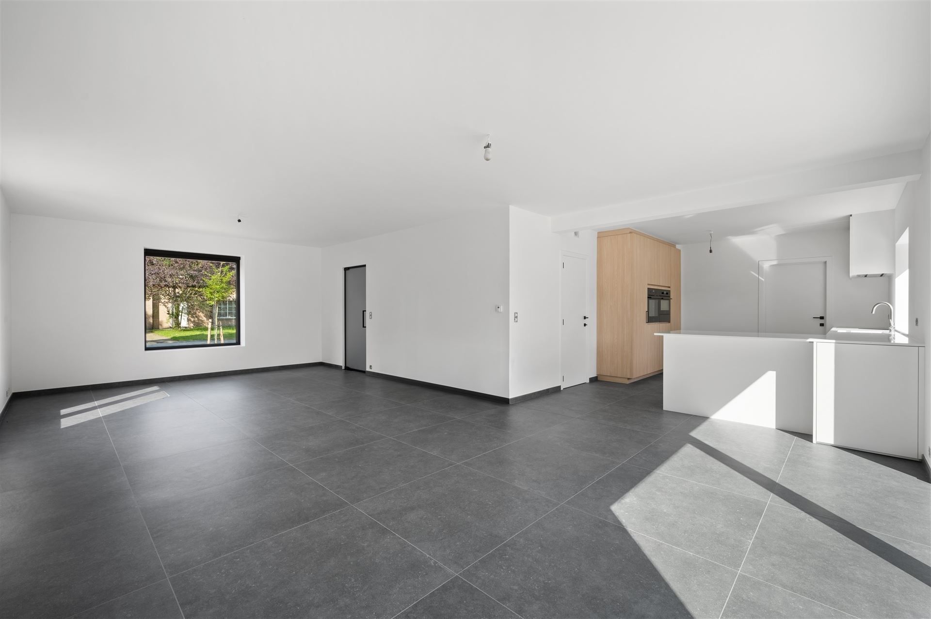 Volledig gerenoveerde woning met zuidwest gerichte tuin foto 4