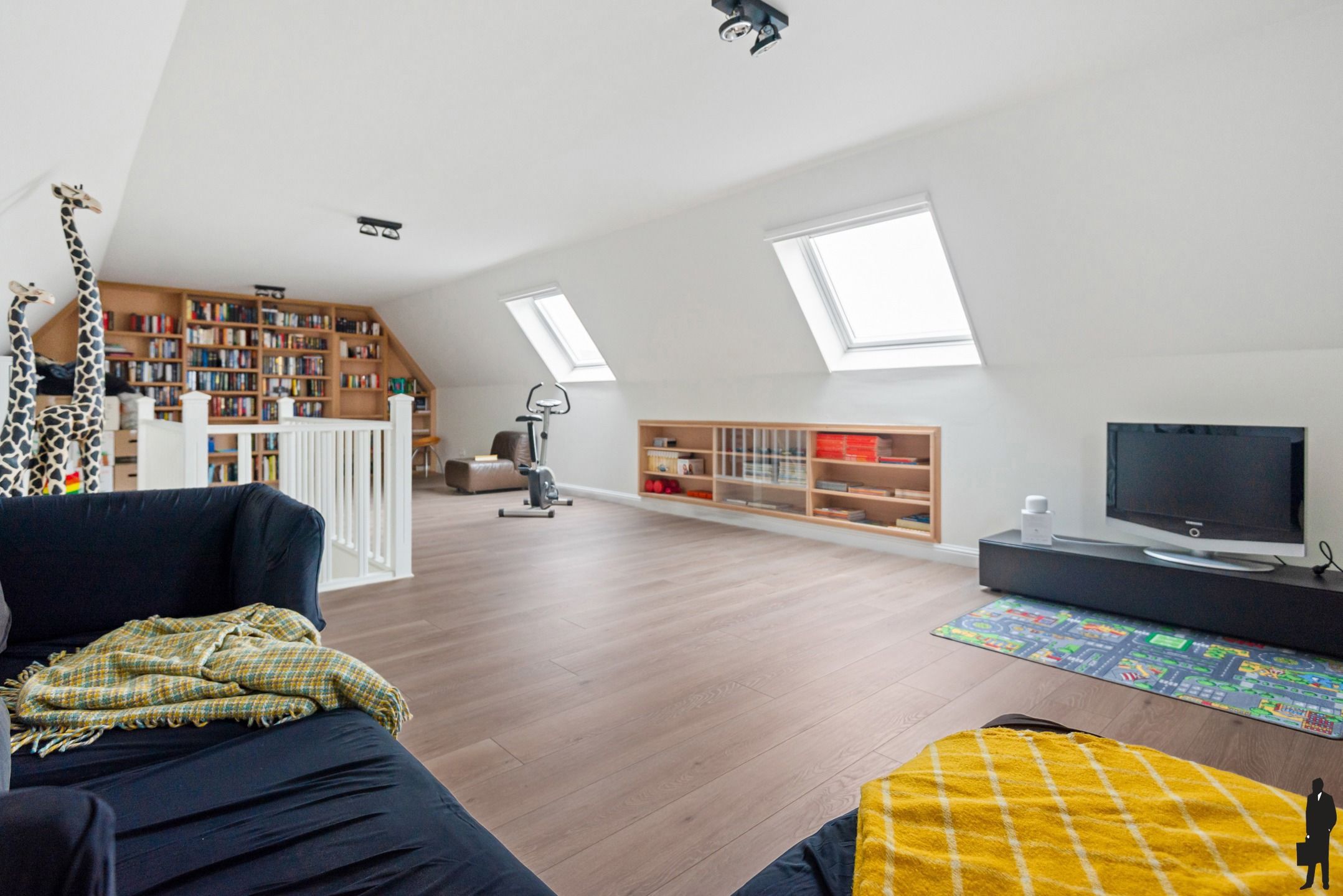 Prachtige villa met 5 ruime slaapkamers & veel parkeerplaats foto 23
