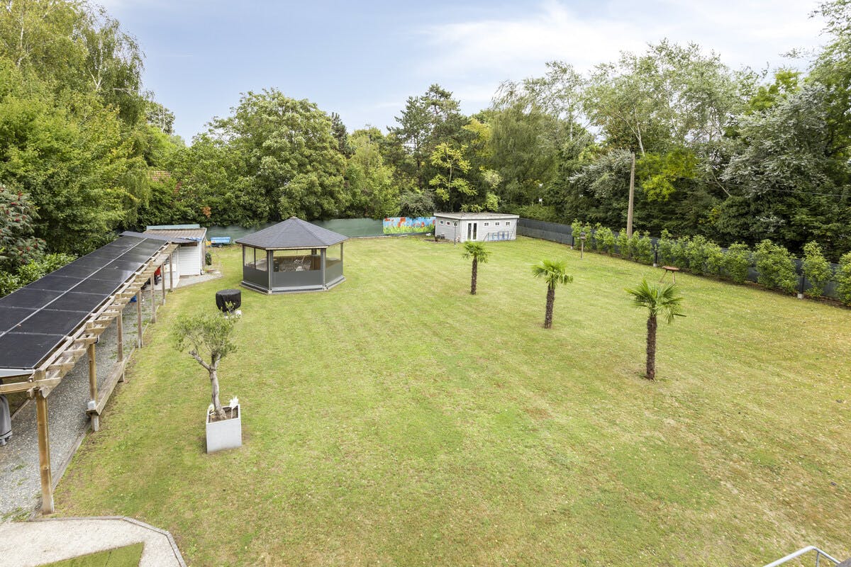 Patrimoniumvennootschap met een charmante villa en tuin foto 14