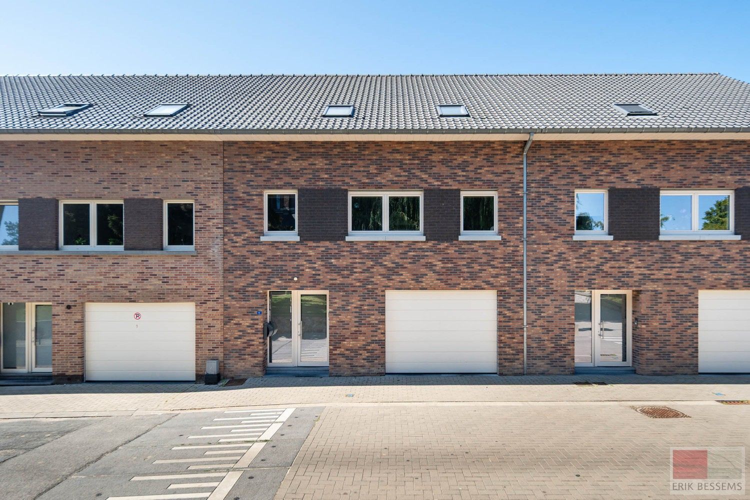 Energiezuinige woning gelegen op een perceel van 222m² met een woonoppervlakte van circa 163m² foto {{pictureIndex}}