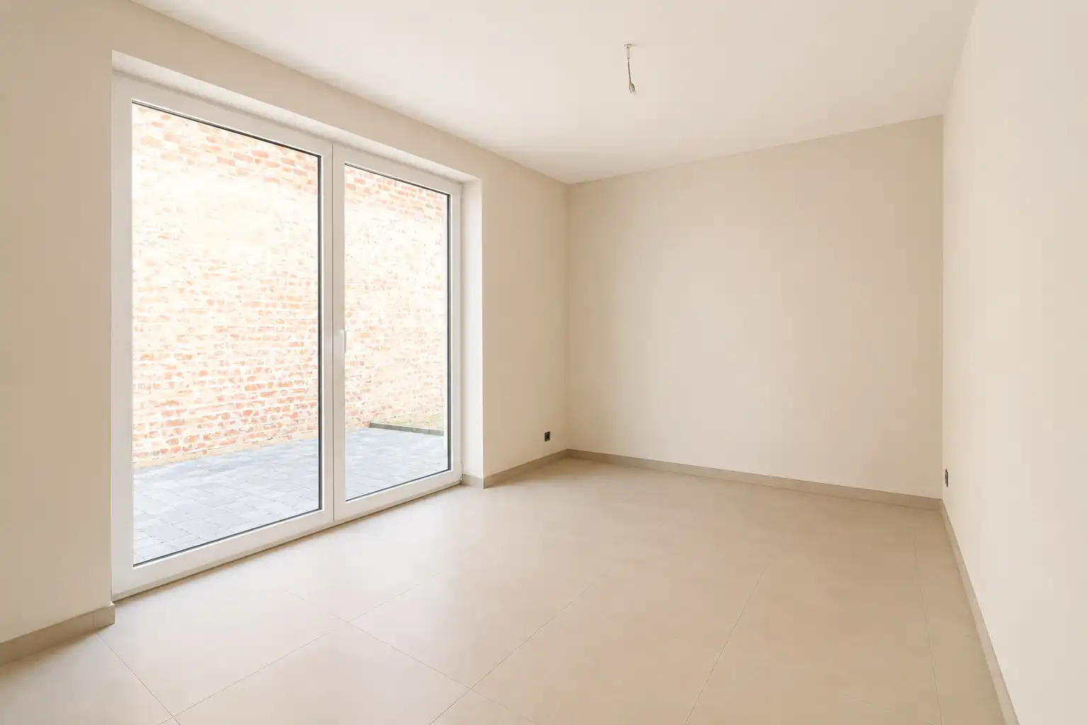 Zeer ruim en instapklaar gelijkvloersappartement (105 m²) met 2 slaapkamers en grote tuin. foto 8