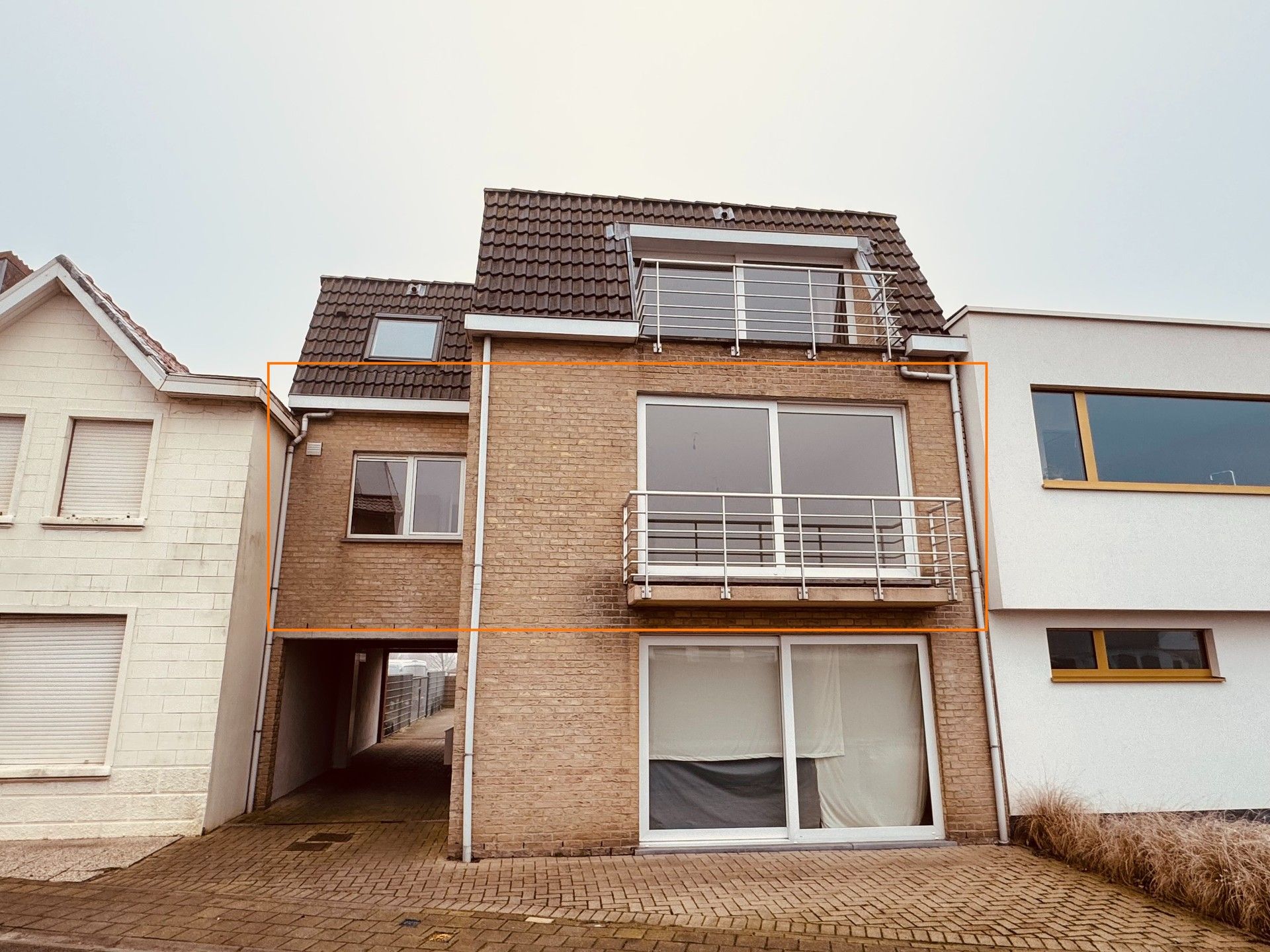 Drie slaapkamer appartement gelegen te Bredene. foto {{pictureIndex}}