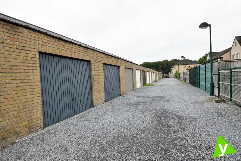 Garagebox op gunstige ligging vlakbij het centrum van Eeklo foto 2