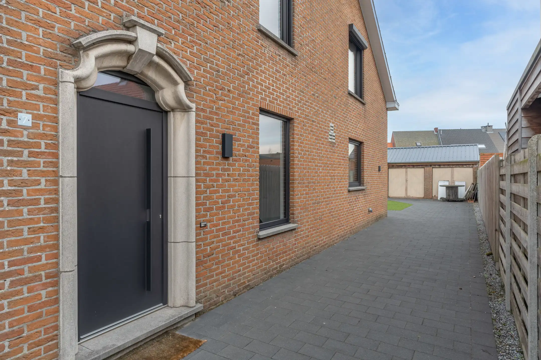 Op te frissen woning met 3-4 slpk op toplocatie te Arendonk foto 2