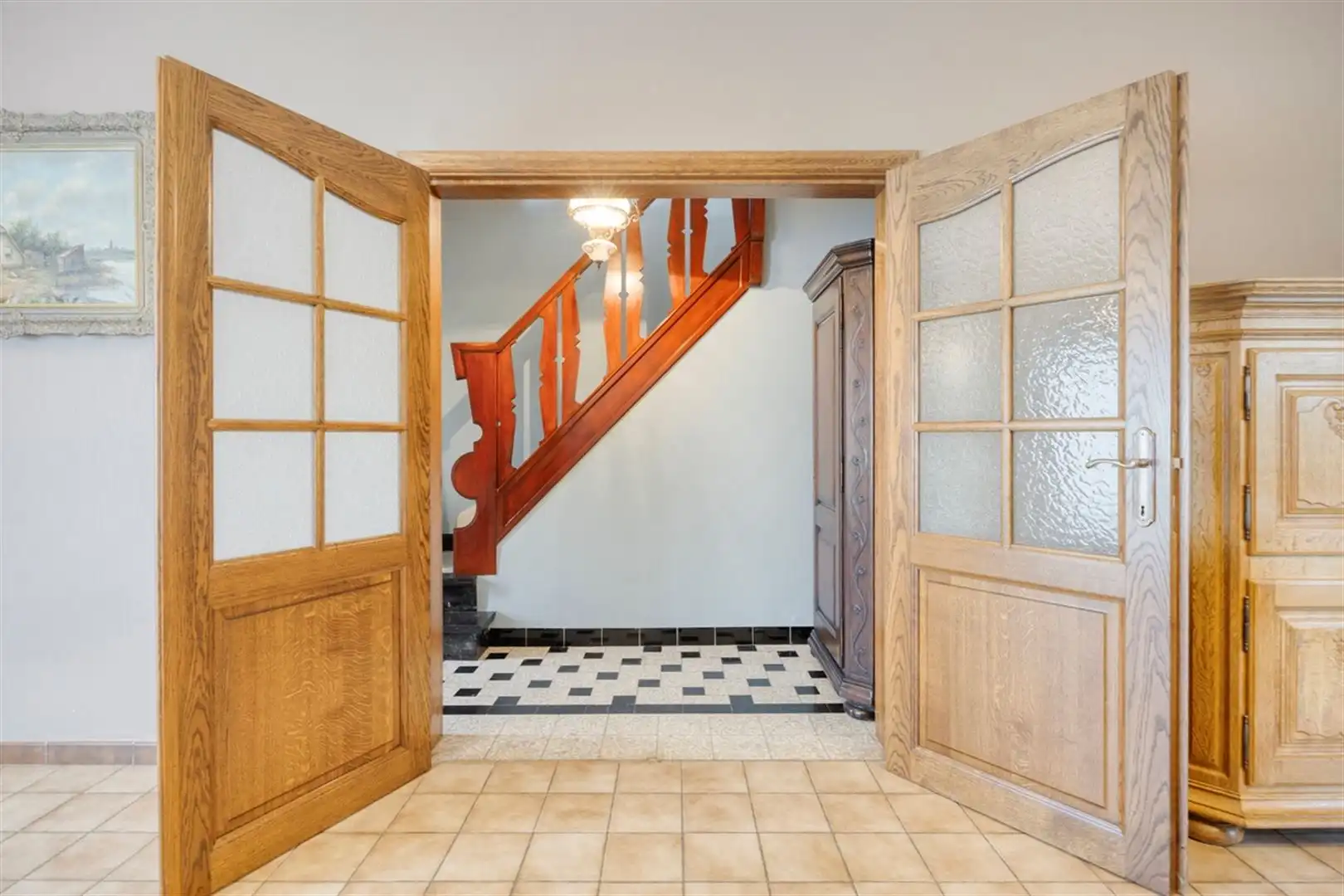 Rustig gelegen, op te frissen halfopen bebouwing met 3 slaapkamers op een perceel van 672 m². foto 5