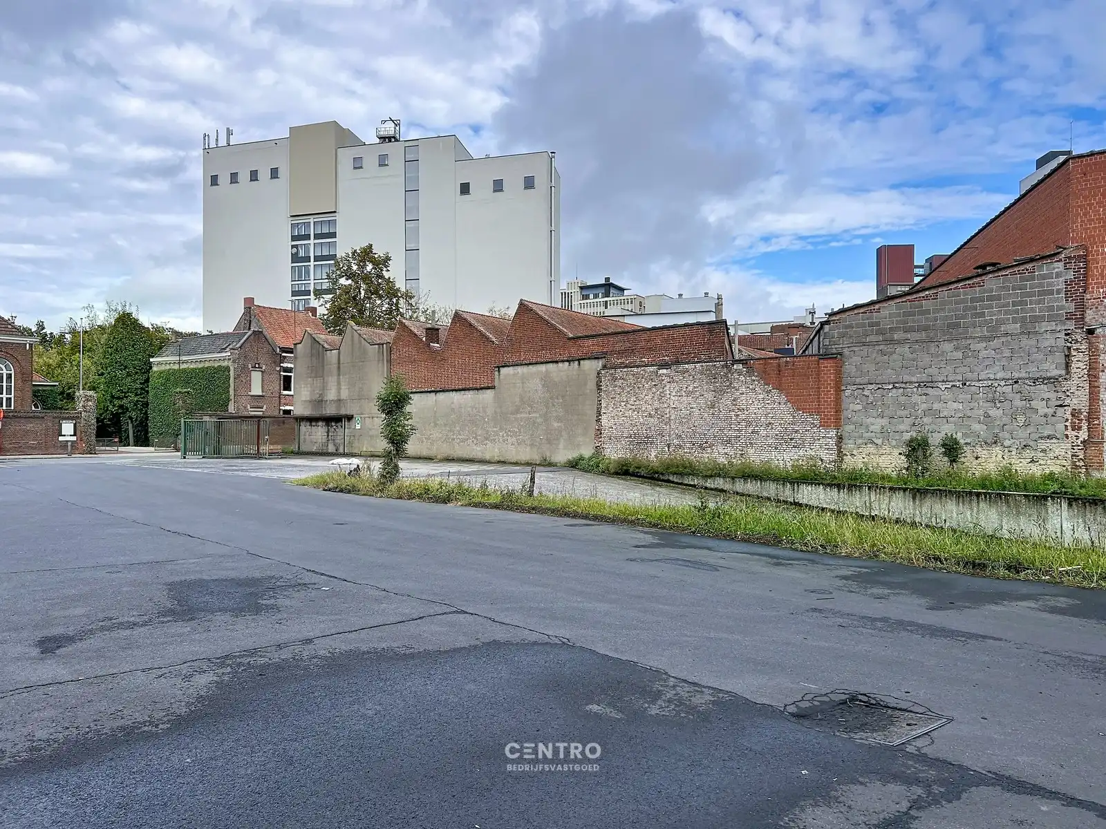 Opslagplaats ( ± 6.042 m²) met 5m vrije hoogte vlakbij de havenkop te Roeselare! foto 10