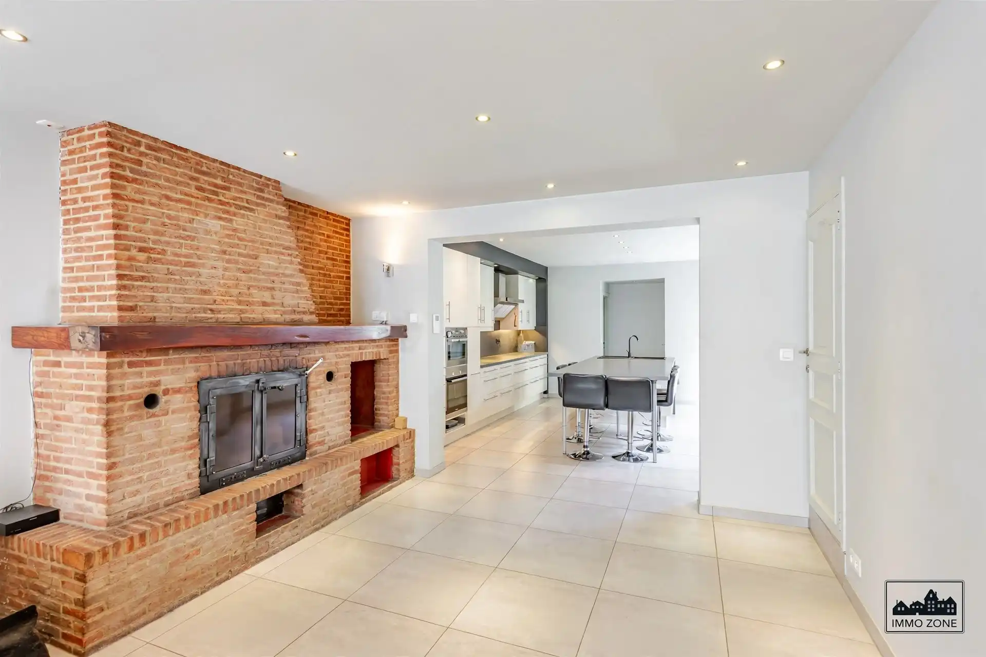 Woning met 4 slaapkamers én magazijn op toplocatie foto 6