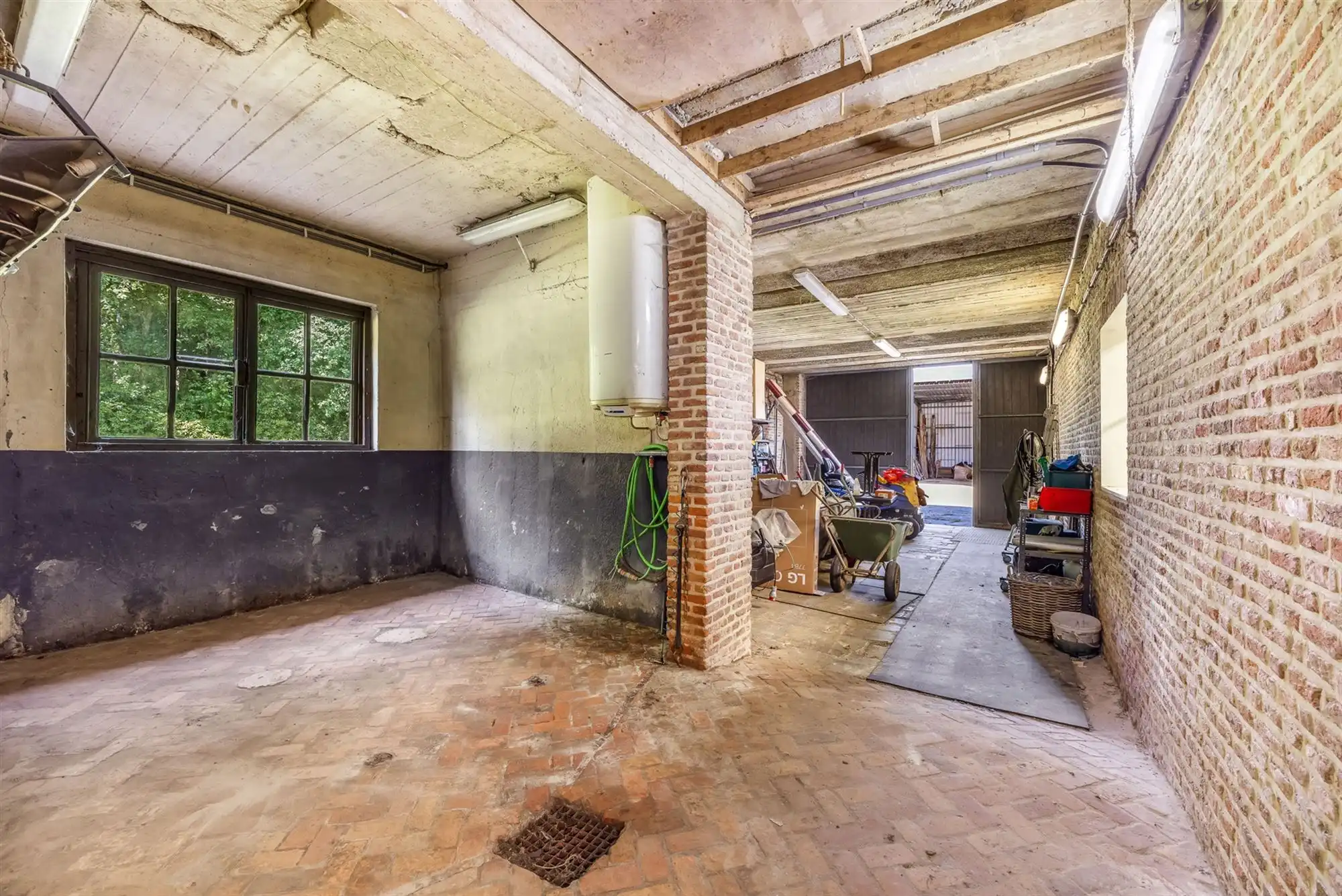 UNIEKE EIGENDOM MET 24 PAARDENSTALLEN EN BINNENPISTE OP CA 10 HECTARE TE PAAL-BERINGEN foto 8