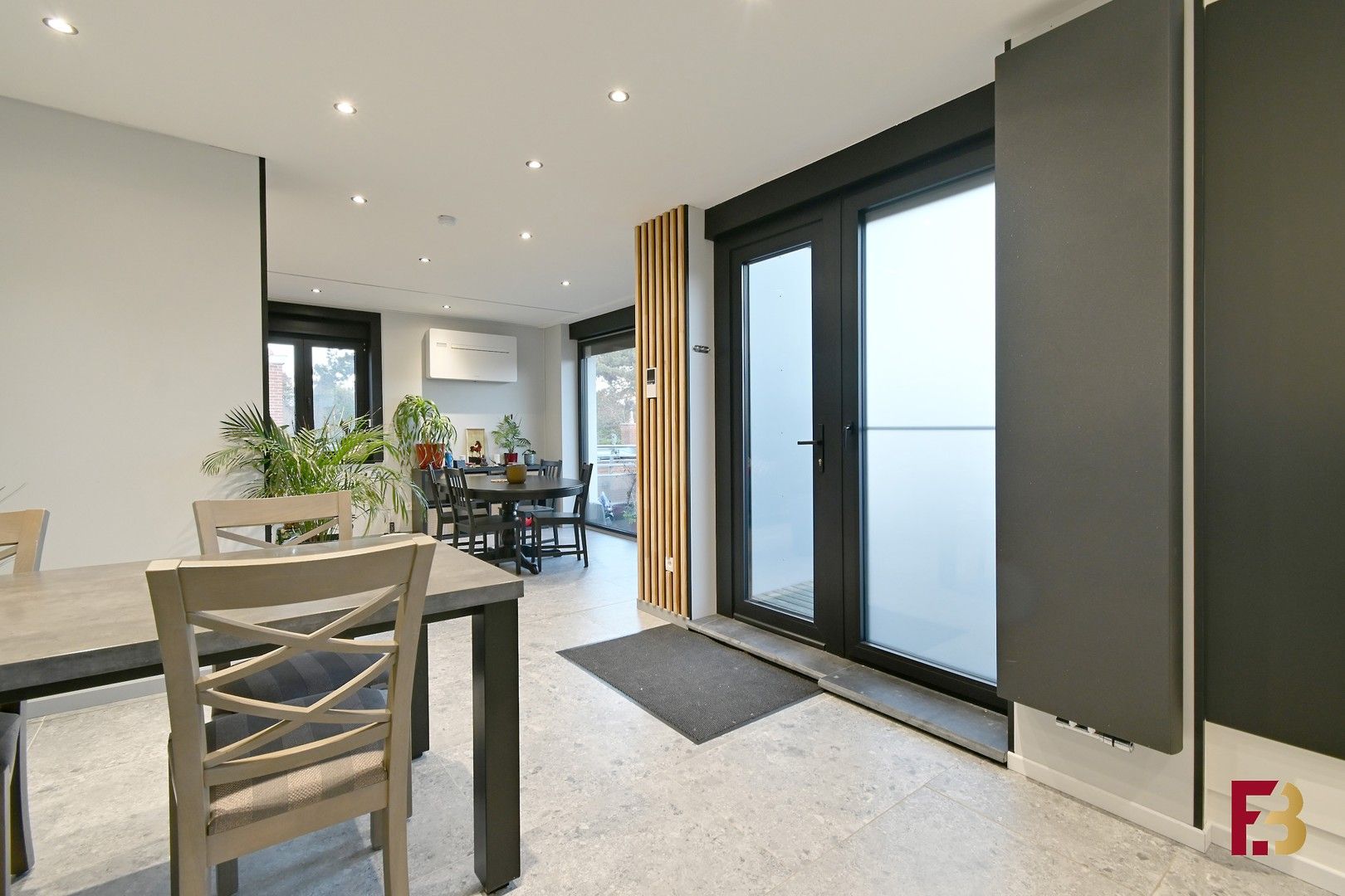 Stijlvol en ruim appartement met terras nabij het centrum van Merelbeke foto 7