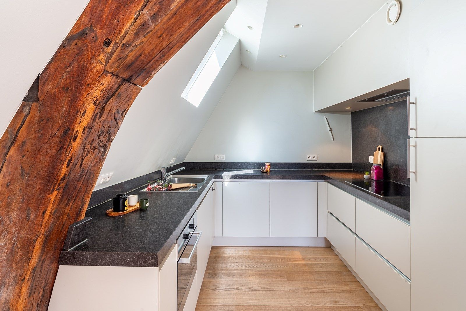 Historisch wonen in de Stad met eigen autostaanplaats foto 8