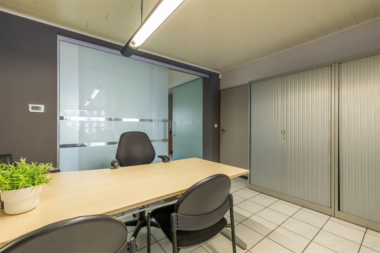 Verzorgd gebouw met handelszaak en 2 apt foto 48