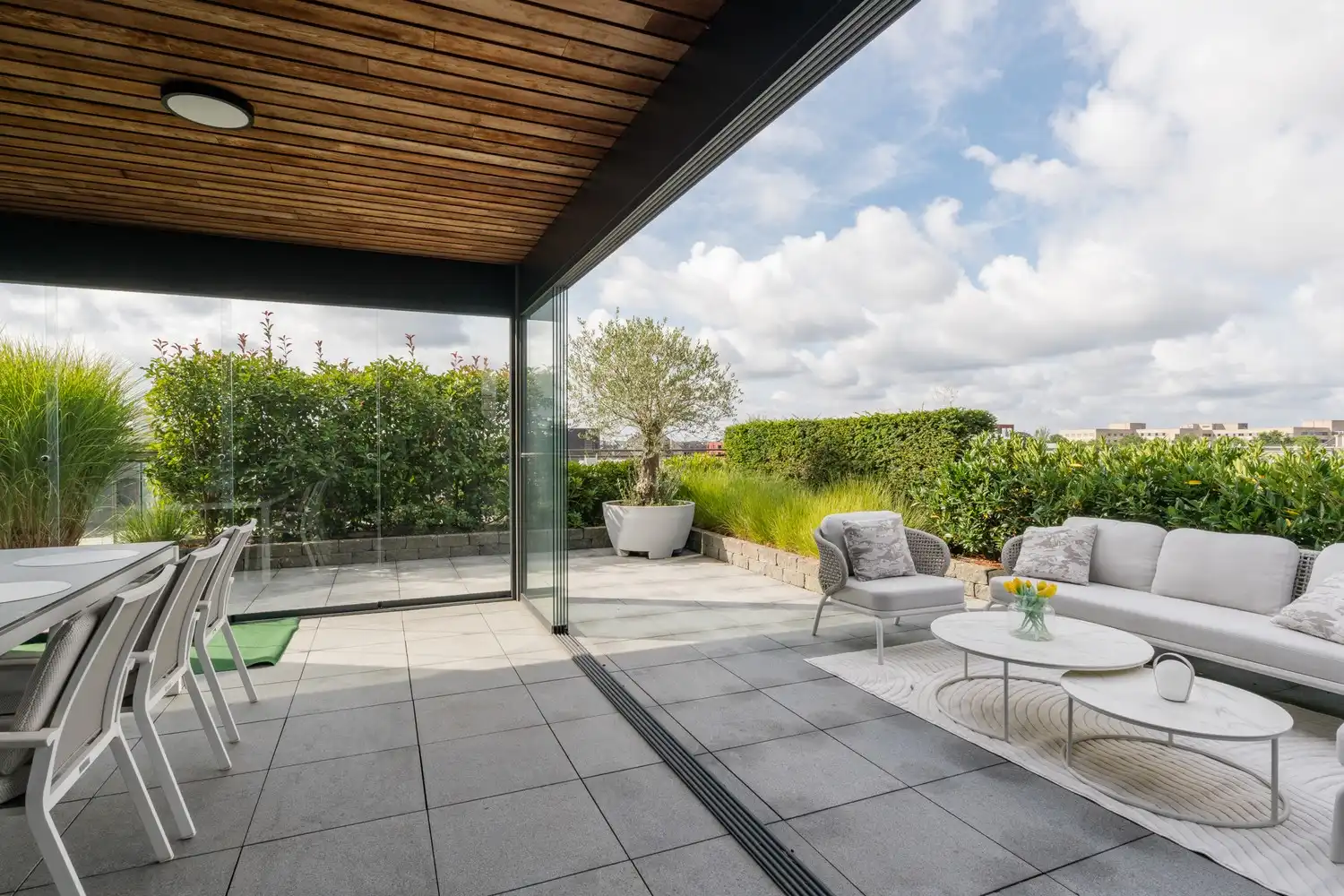 Exclusief penthouse van 234 m² met 195 m² aan terrassen in hartje Overpelt foto 45