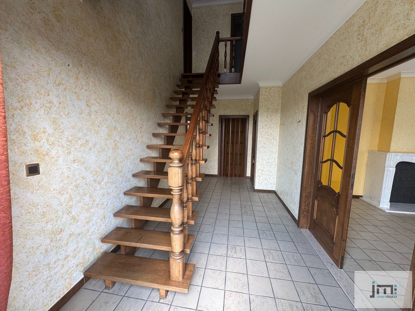 Ruime woning met 4 slaapkamers en dubbele garage foto 10