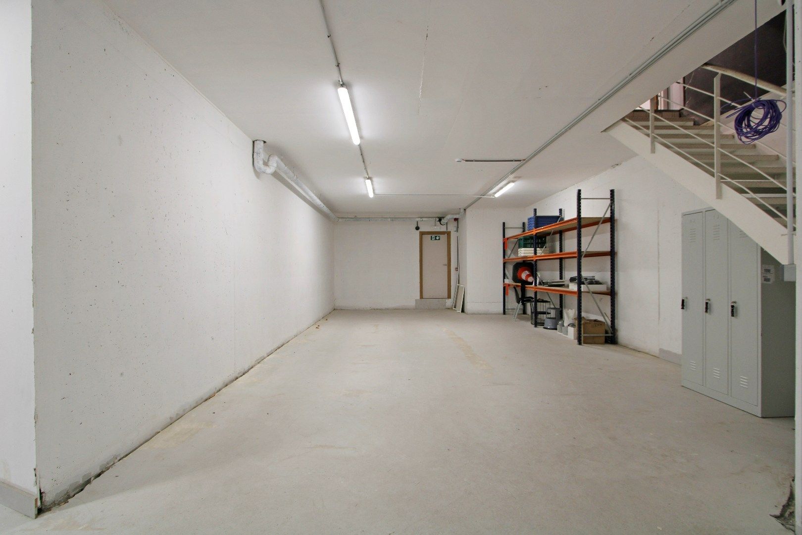 Goed gelegen handelspand Lippenslaan 328 te huur foto 12