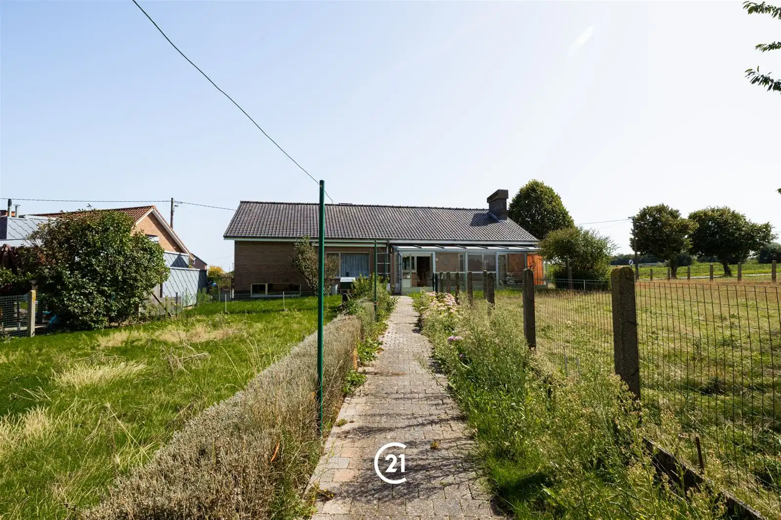 Op te frissen villa/bungalow met weide op 36are90 met 3 slaapkamers foto 13