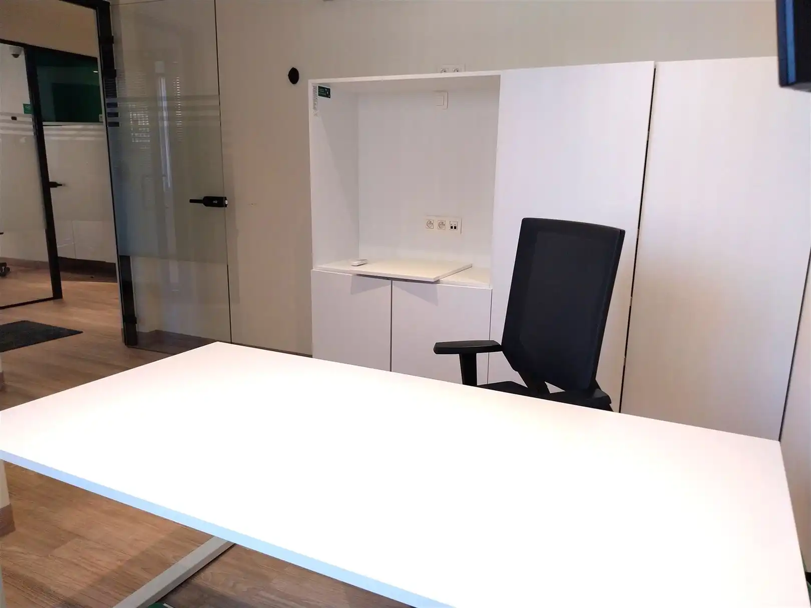 TE HUUR: Multifunctioneel pand met mogelijkheden tot kantoor- of pratijkruimte te Zolder! foto 8