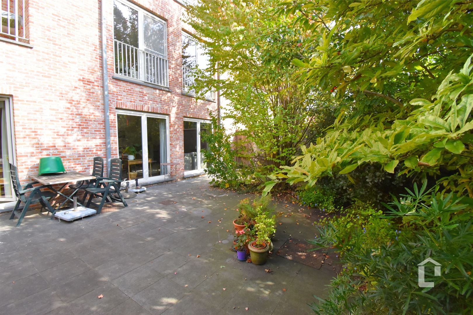 Ruim, recent gelijkvloers appartement in centrum Sint-Denijs-Westerm foto 9