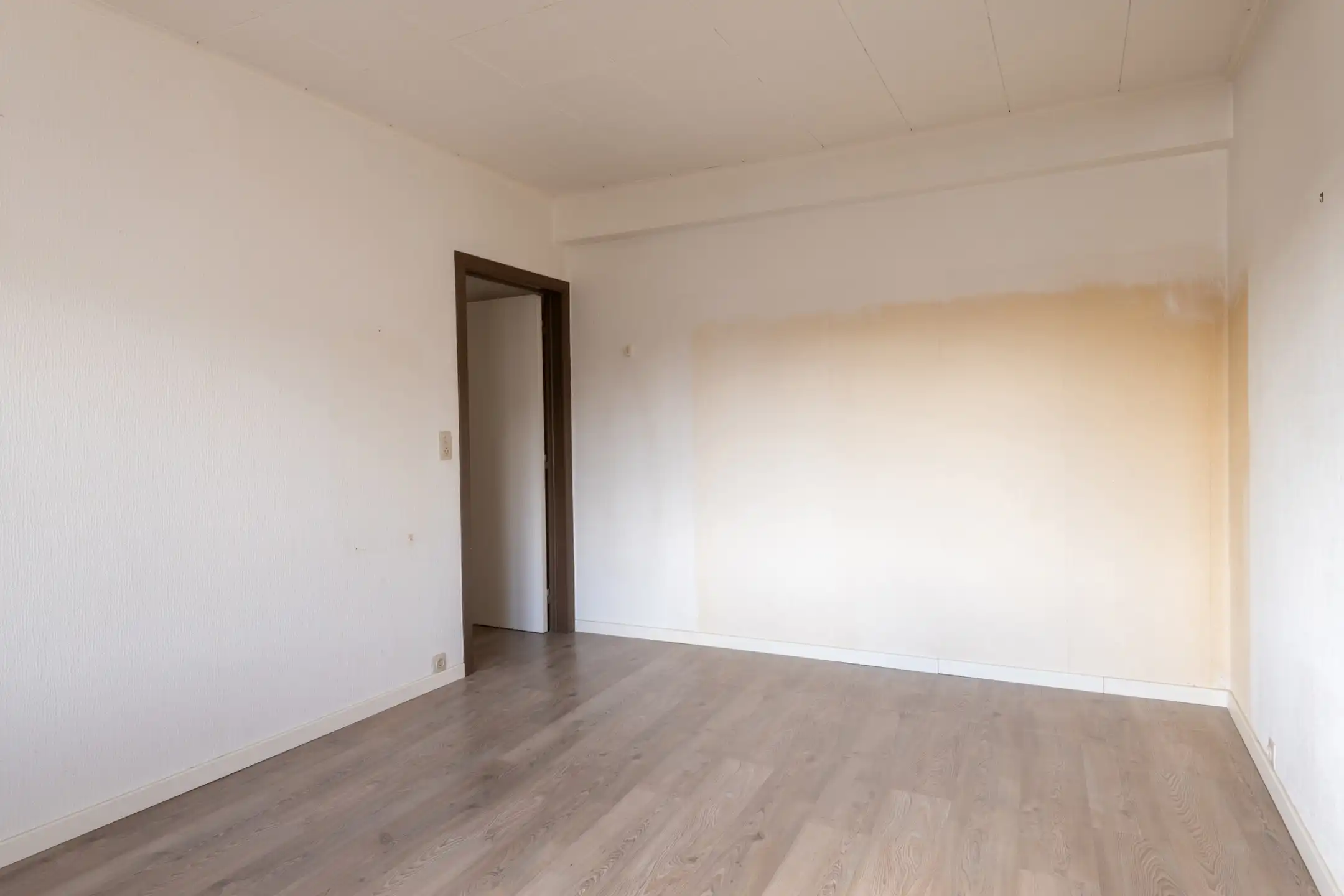Instapklaar 2-slaapkamerappartement met zonnig terras te koop in De Panne. foto 19