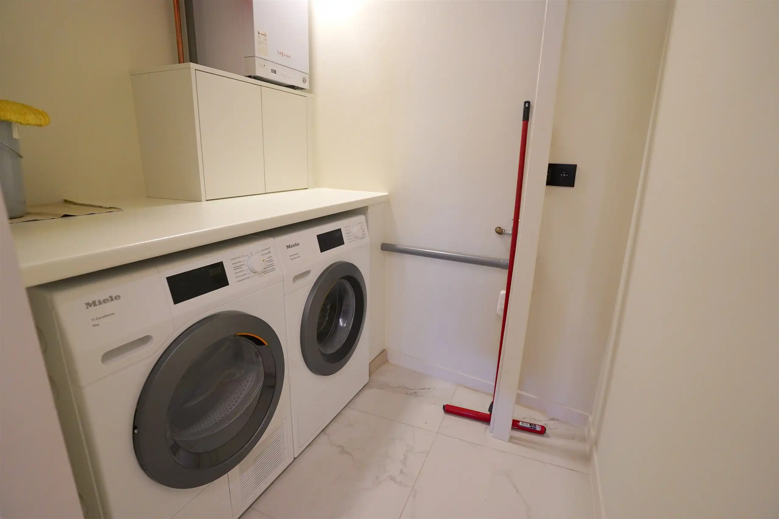 High-end  appartement met frontaal zicht op de Grote Markt met garage en extra staanplaats ! foto 25