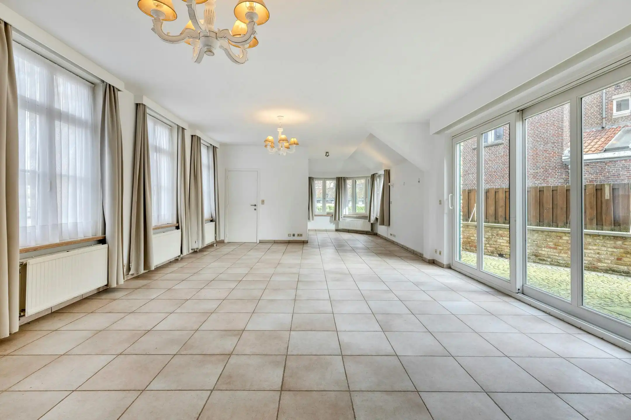 Uniek gelijkvloers huis aan het Minnewater te Brugge foto 4