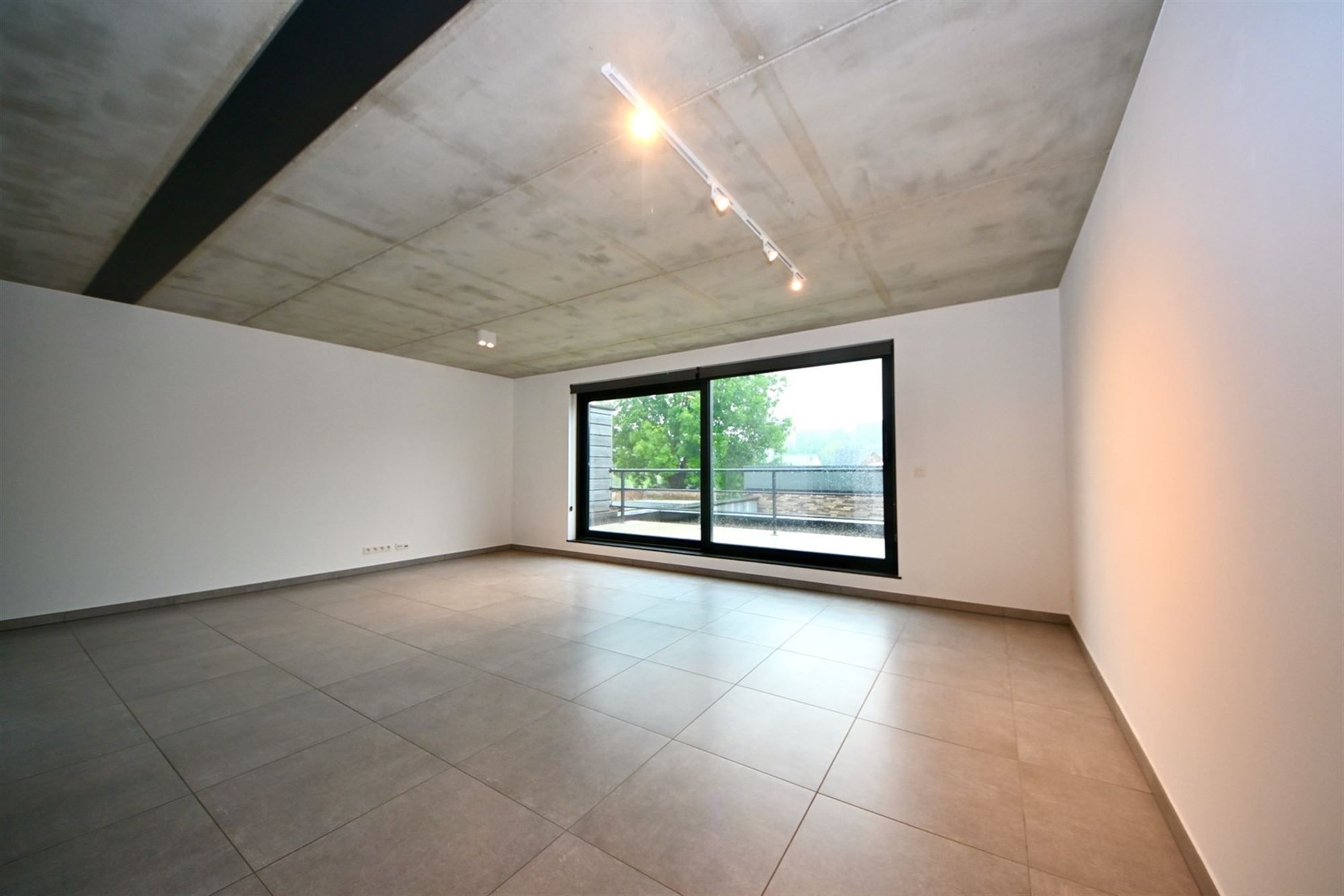 Duplex appartement met 2 slaapkamers en terras. foto 3