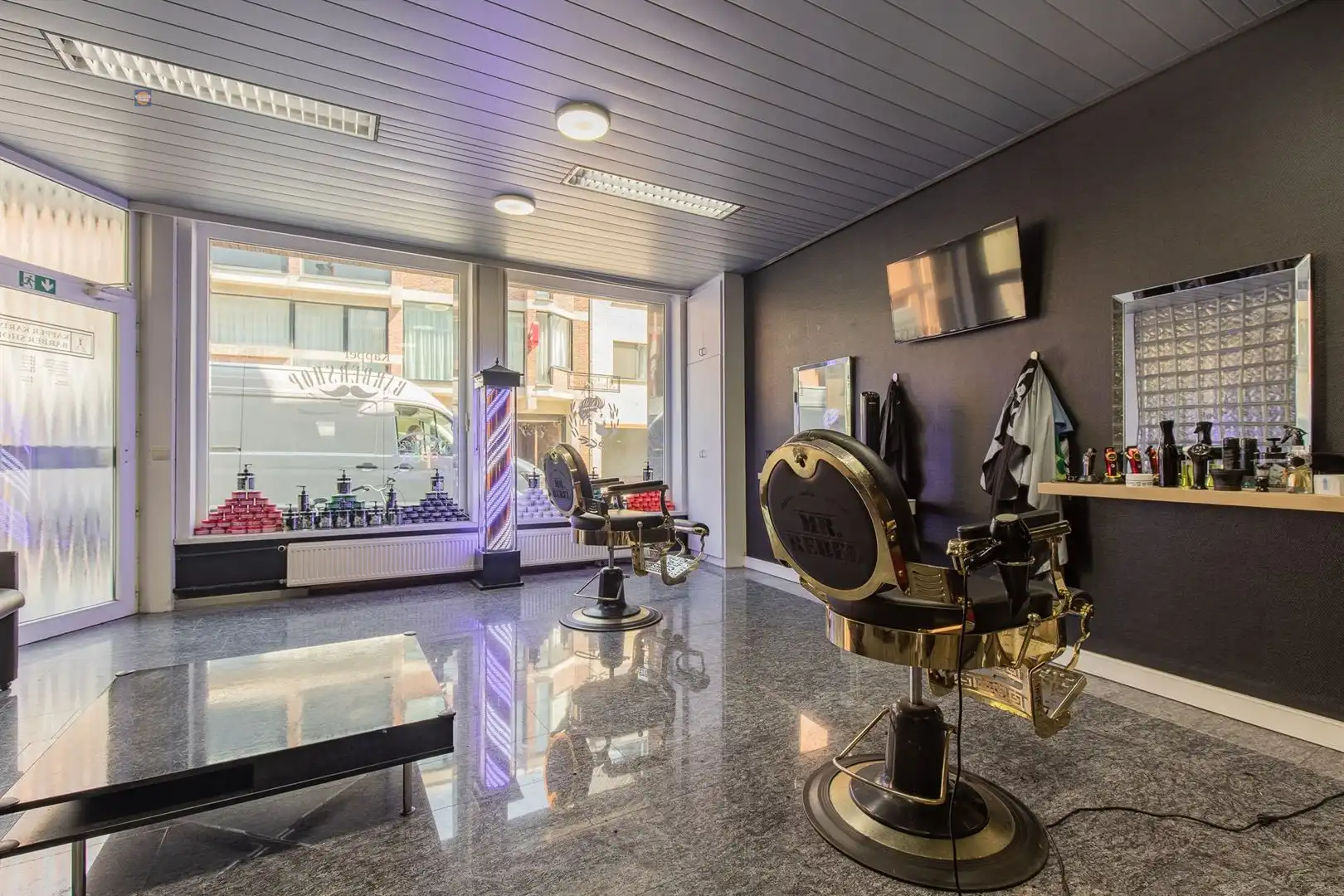 Opbrengsteigendom met handelsruimte en verhuurd duplex appartement in het centrum van Willebroek foto 4