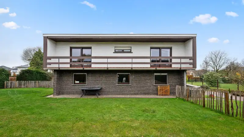 Villa van 285m² op 10a16ca met 5 slaapkamers foto 2