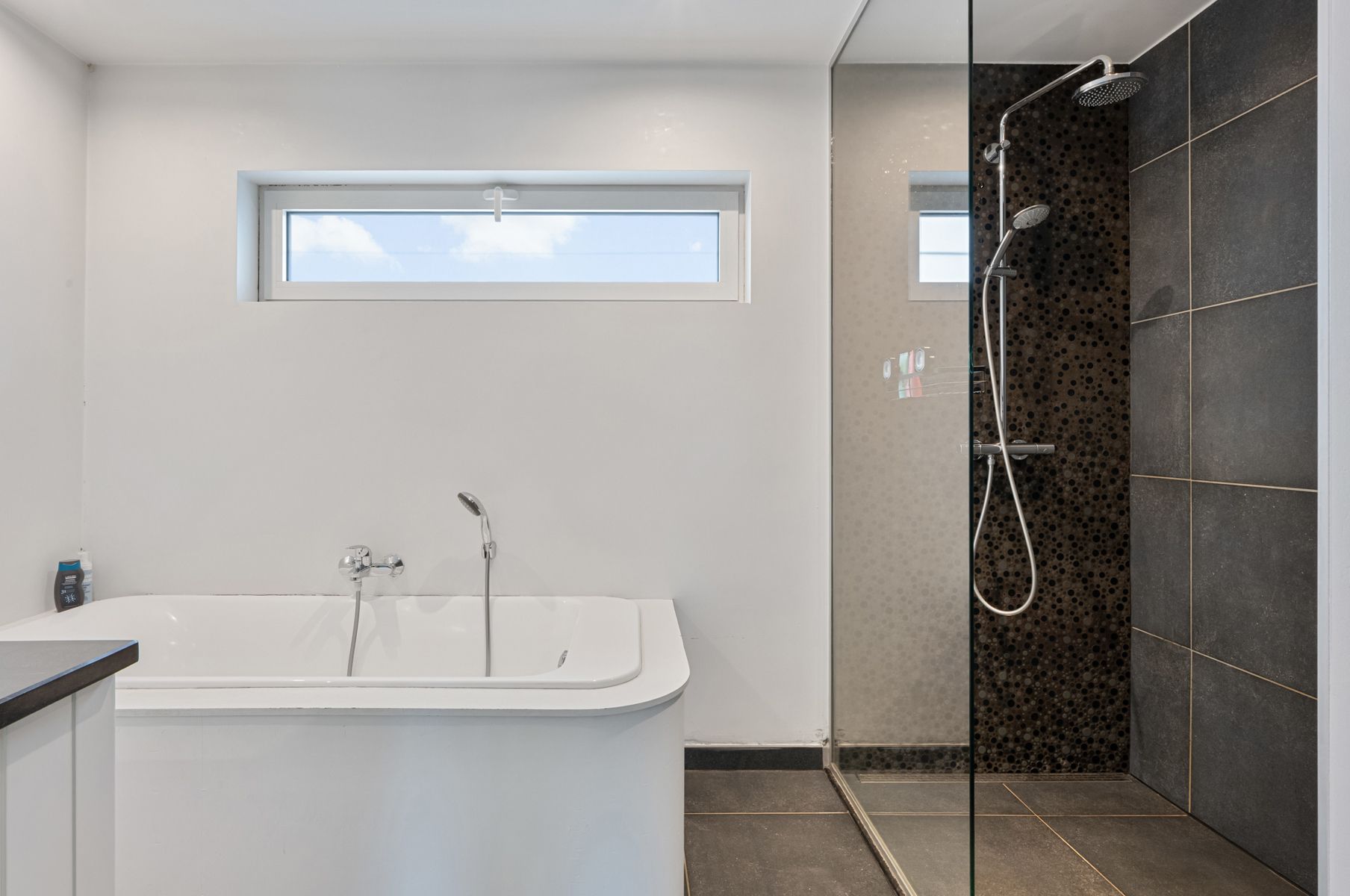 INSTAPKLARE GEZELLIGE GEZINWONING 3SLPKS, TUIN EN GARAGE! foto 12