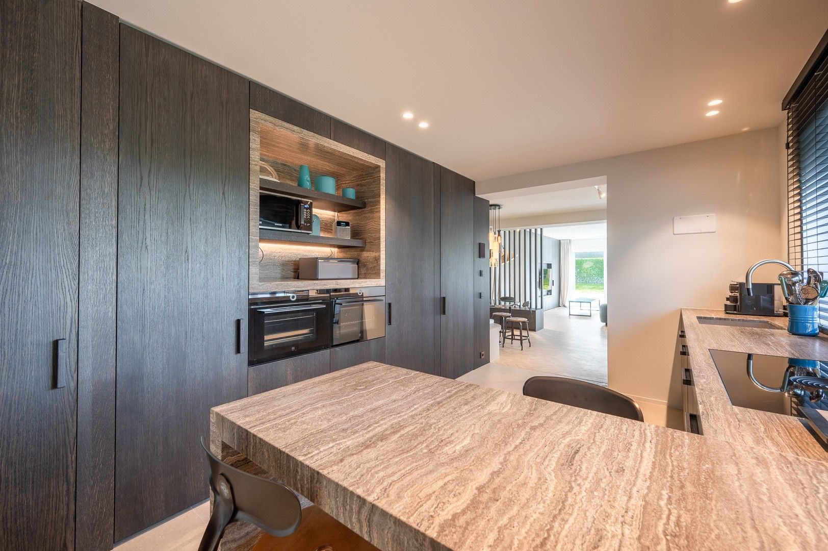 Prachtig tuinappartement met 3 volwaardige slaapkamers, gelegen in een paadje op een topligging in het Zoute. foto 12