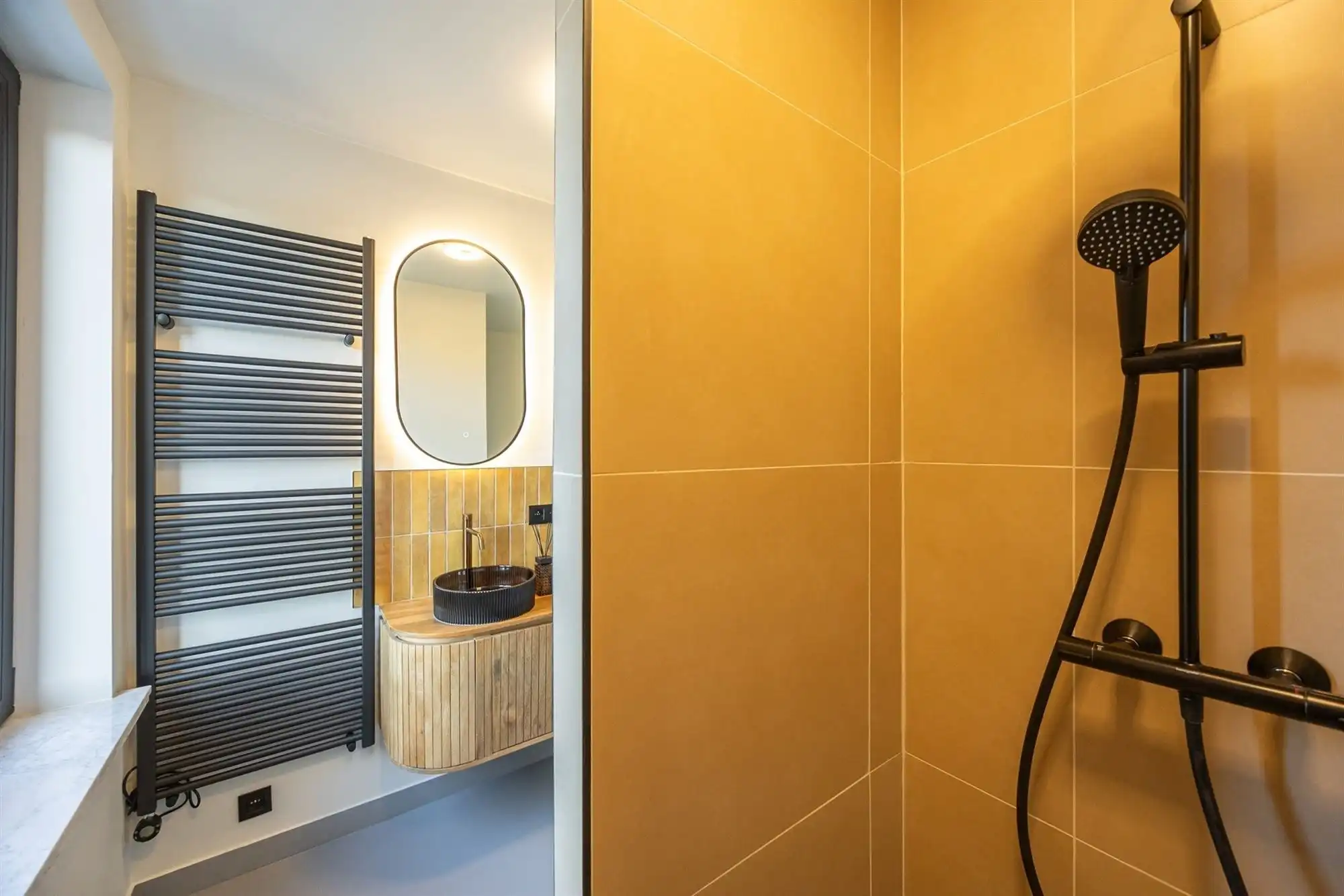 Gerenoveerde woning met drie slaapkamers en tuin foto 20