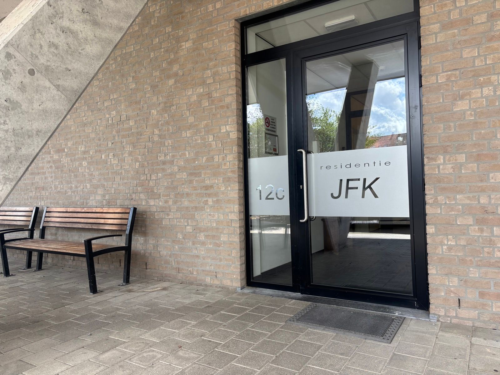 TE KOOP: Zeer mooie Serviceflat 2 SLAAPKAMERS en terras! foto 13