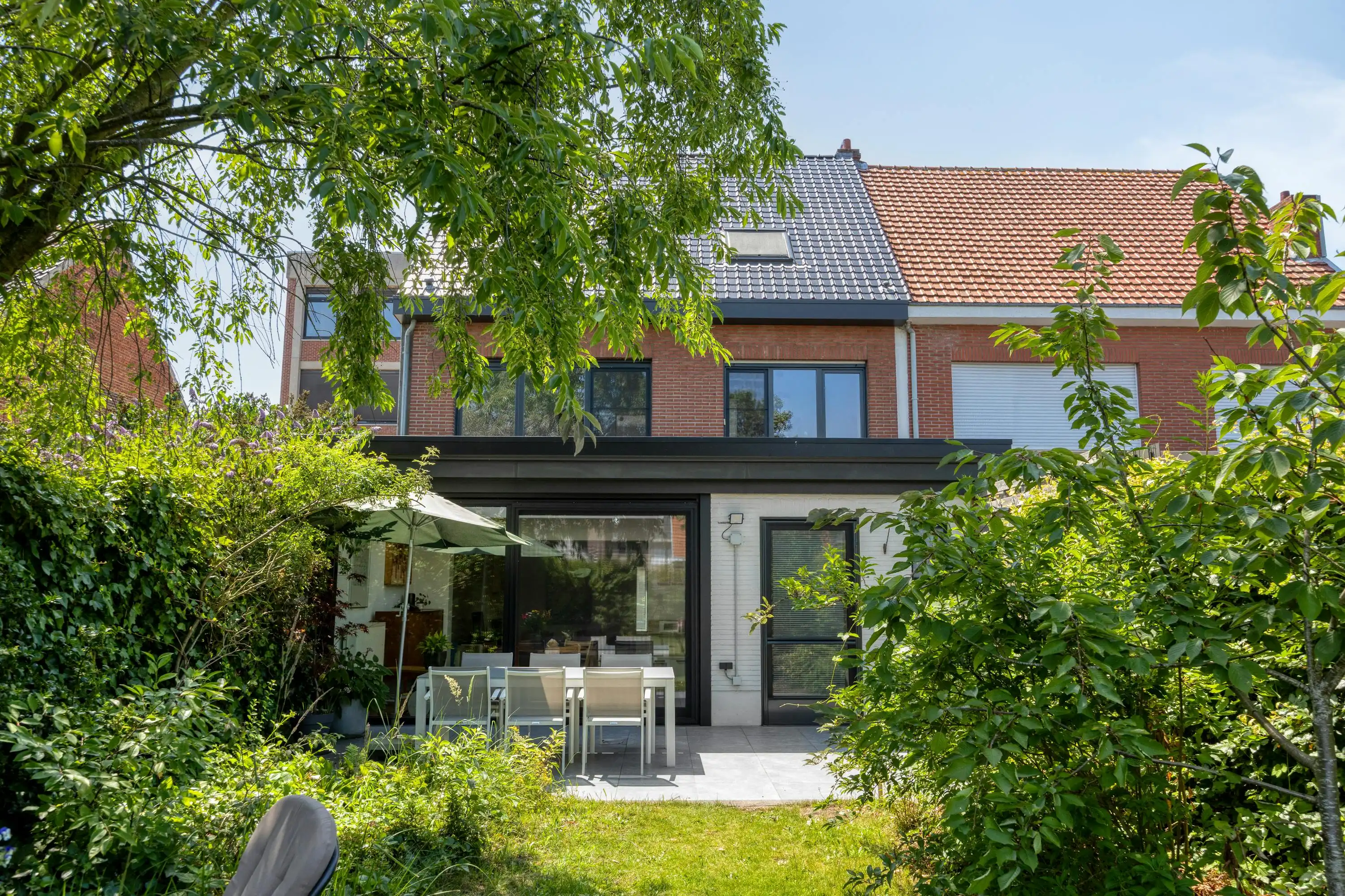 Huis met 4 slaapkamers en garage te koop in Stabroek foto 2