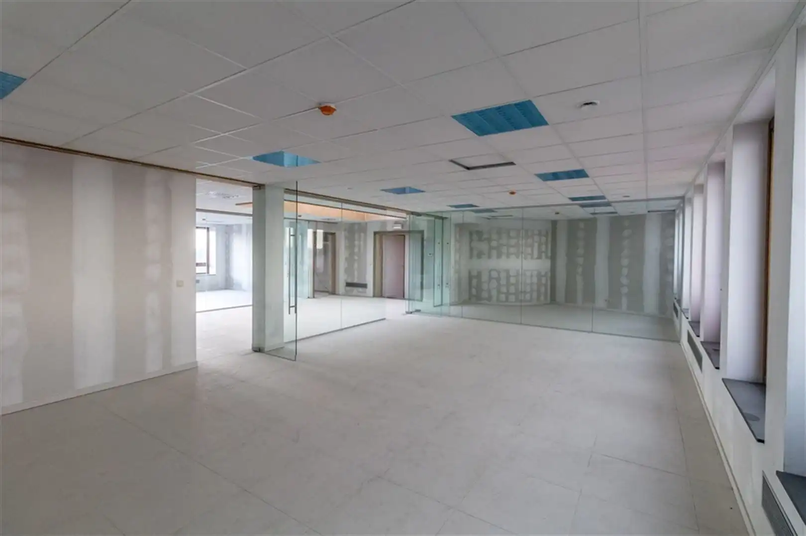 Kantorencomplex vlakbij station Hasselt te huur foto 8