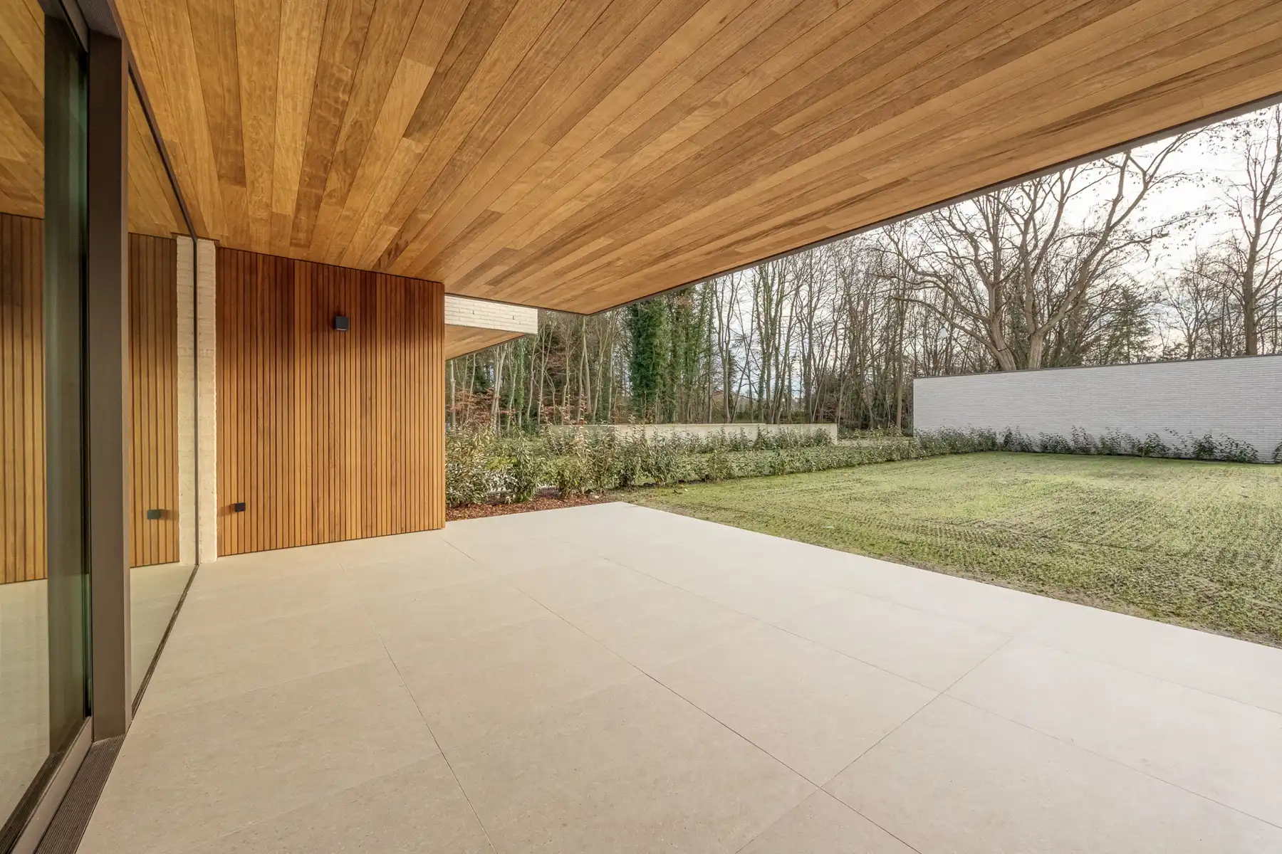 Prestigieus nieuwbouwappartement met ruime tuin en terras. foto 11