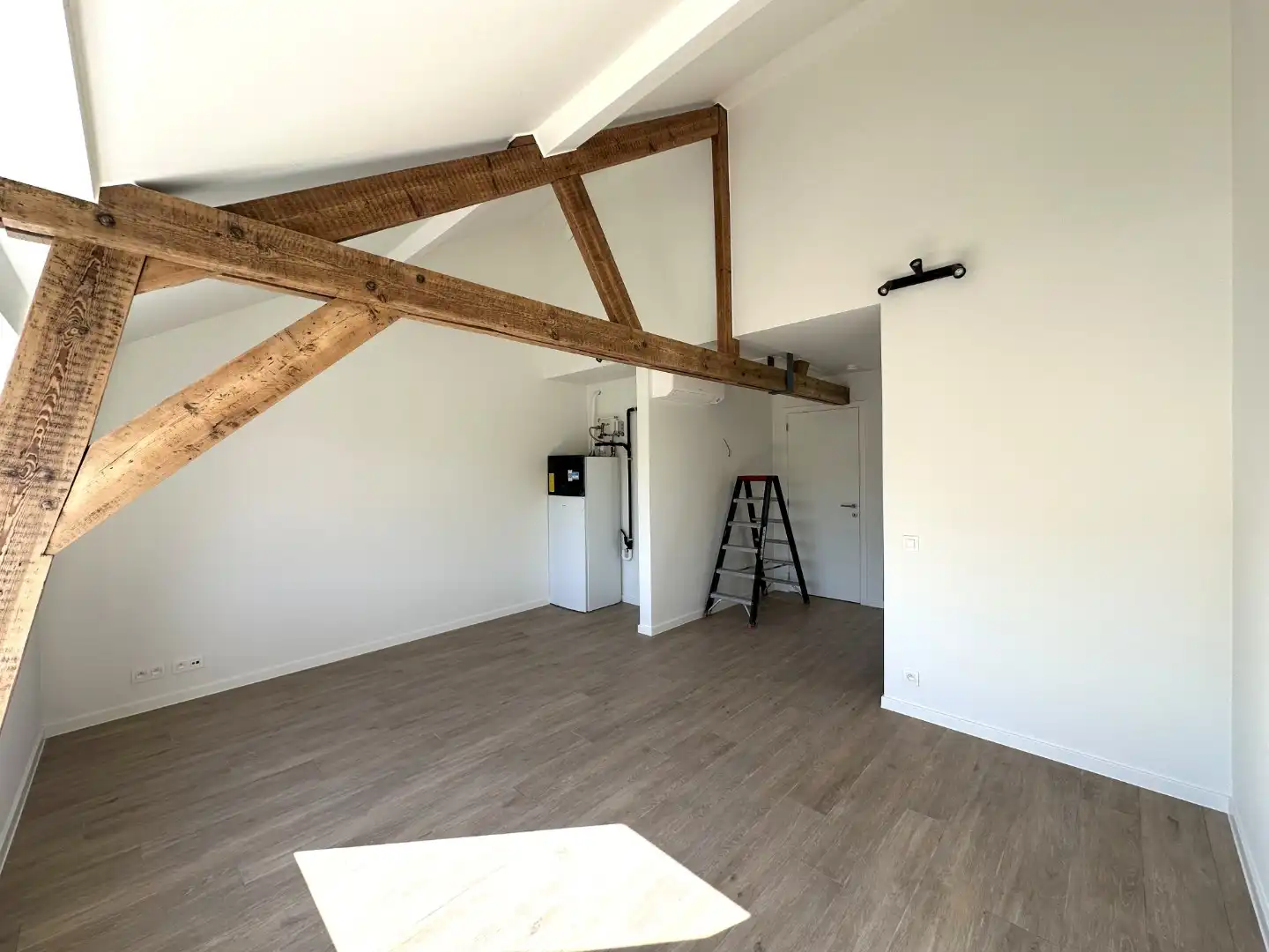 Gerenoveerd duplex appartement nabij de Smedenpoort foto 9