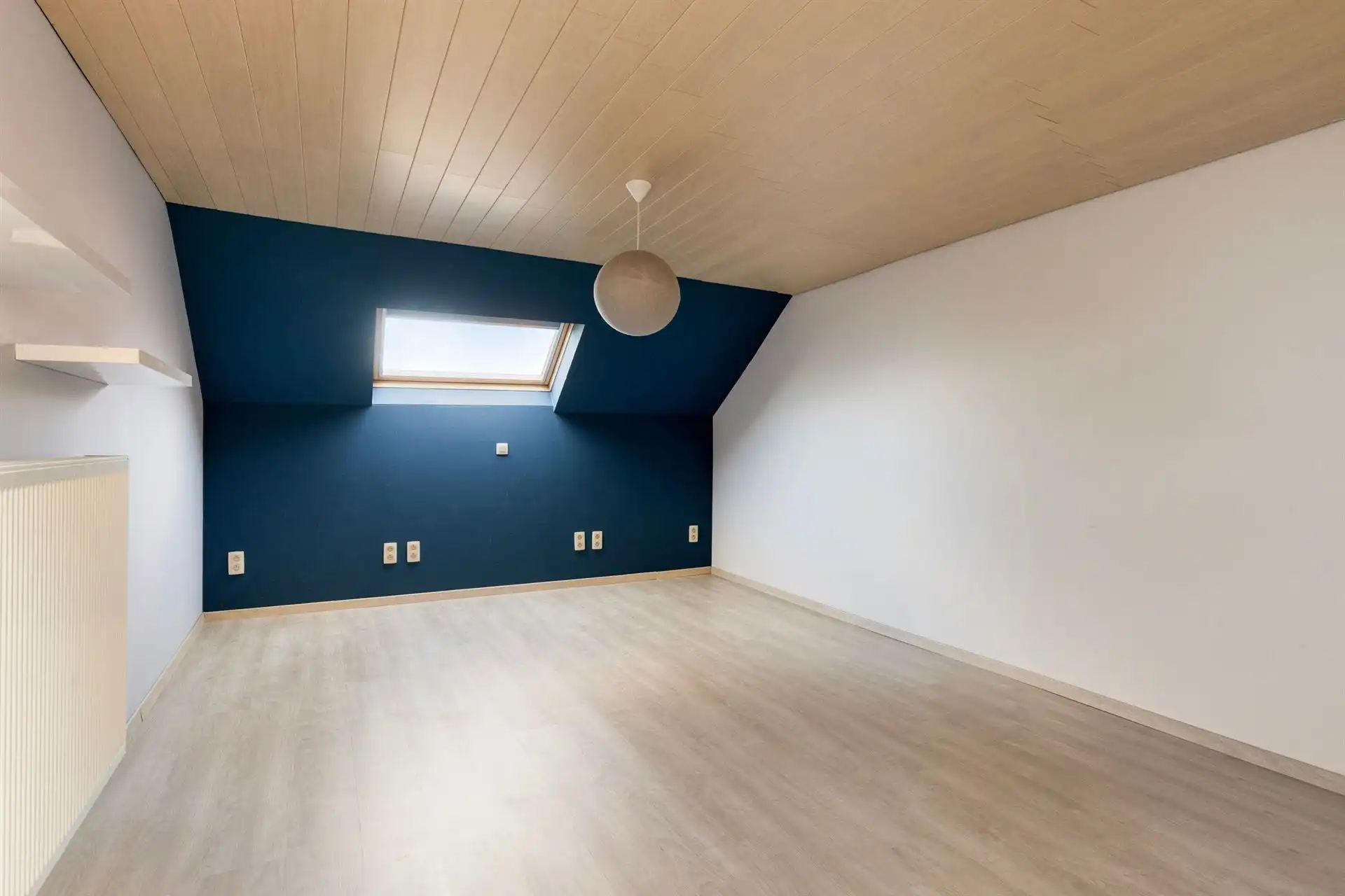 Te renoveren woning met veel potentieel foto 13