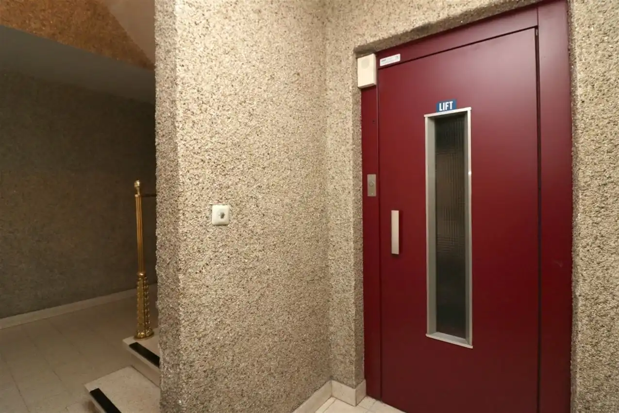 Prachtig en centraal gelegen studio in verzorgde residentie, met autostaanplaats foto 18