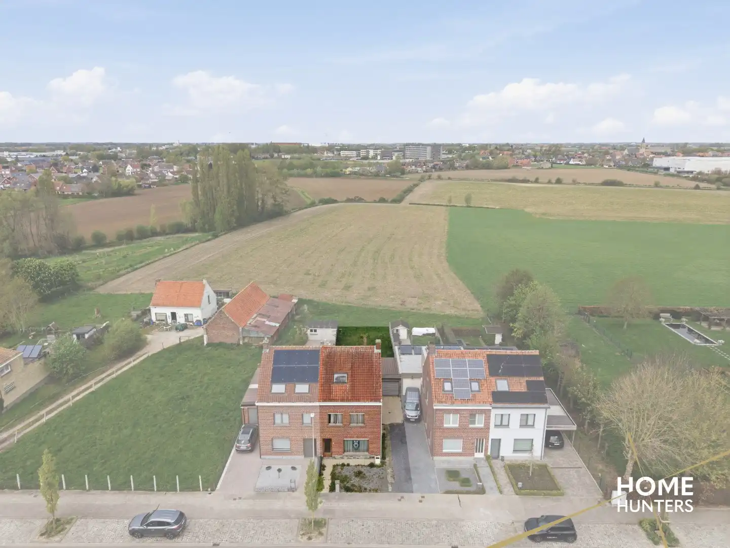 Halfopen te renoveren woning met 4 slaapkamers, ruime tuin en garage op gunstige locatie te Ieper foto 32