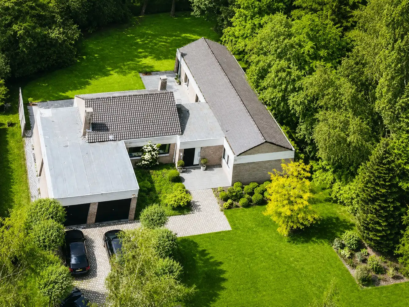 Hoofdfoto van de publicatie: Villa op toplocatie tegenover natuur – 4 slpk, 20a perceel