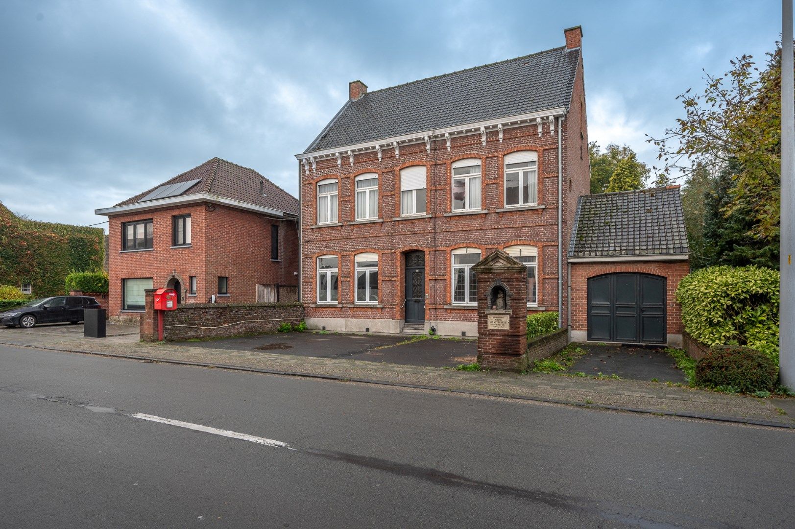 Hoofdfoto van de publicatie: Statig herenhuis met royale tuin te Ruddervoorde