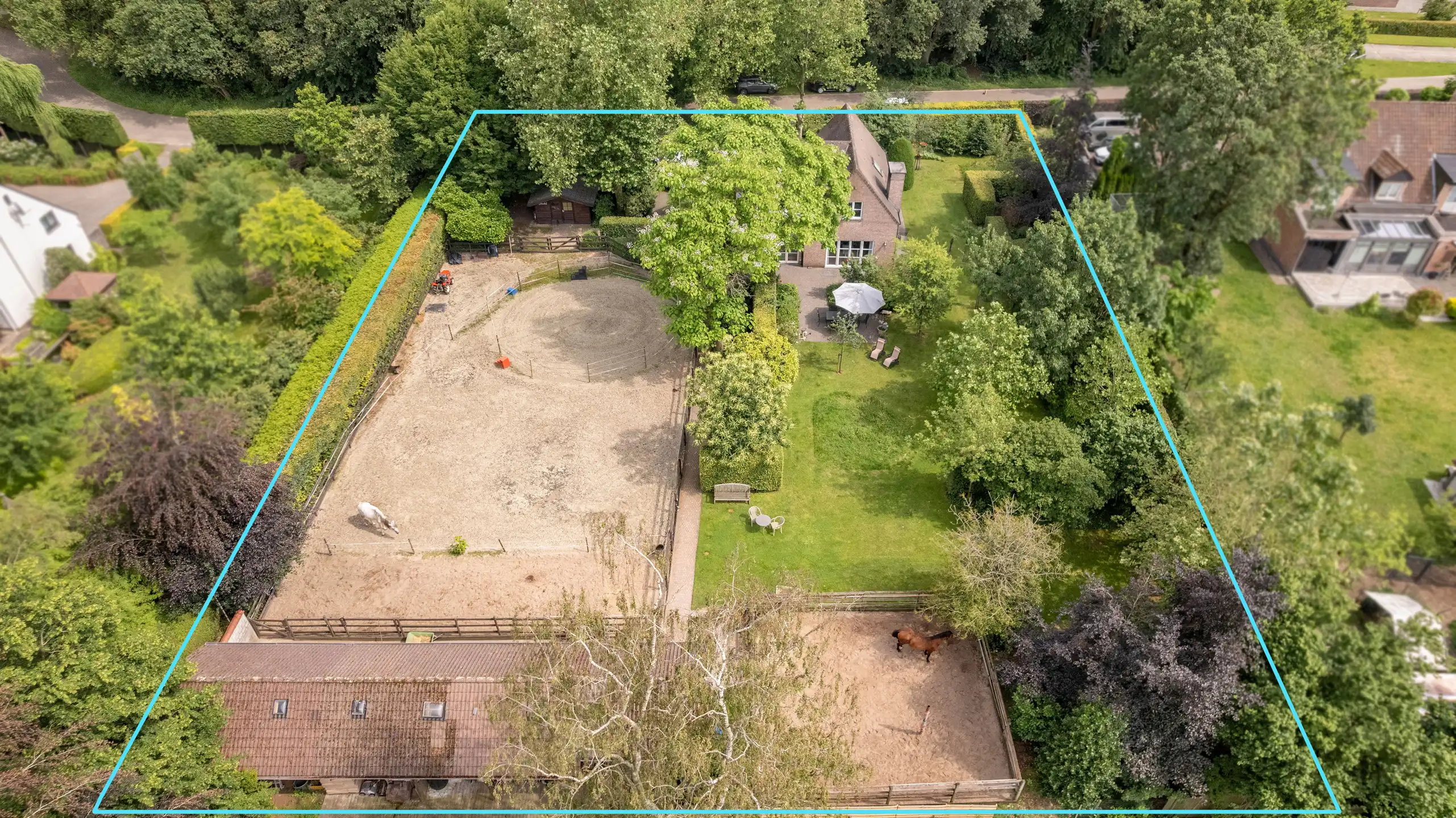 Karaktervolle villa met paardenaccommodatie op prachtig zuidwestgericht perceel in De Fazant te Wuustwezel foto {{pictureIndex}}